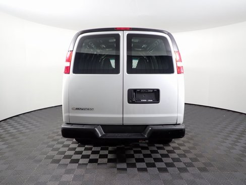 Used 2018 Chevrolet Express 2500 image 8
