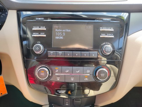 Used 2016 Nissan Rogue S w/ Appearance Package image 3