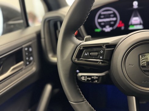 New 2025 Porsche Cayenne Turbo image 13