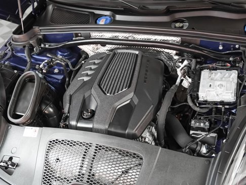 Certified 2024 Porsche Macan w/ Premium Plus Package image 12