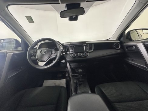 Used 2018 Toyota RAV4 LE image 17