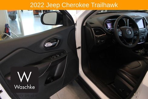 Used 2022 Jeep Cherokee Trailhawk w/ Trailer Tow Group image 13