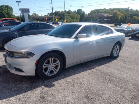Used 2019 Dodge Charger SXT image 1