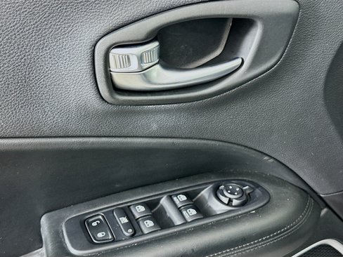 Used 2018 Jeep Compass Altitude w/ Popular Equipment Group image 15
