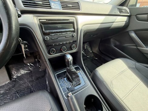 Used 2015 Volkswagen Passat 1.8T S image 17
