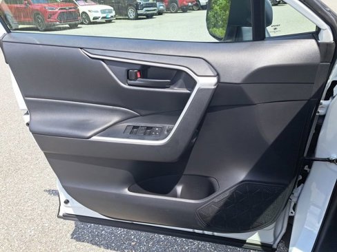 Used 2021 Toyota RAV4 LE image 30