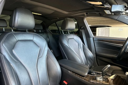 Used 2019 BMW 530i w/ Premium Package image 32