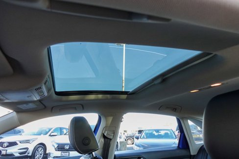 Used 2024 Volkswagen Jetta SE w/ Panoramic Sunroof Package image 13