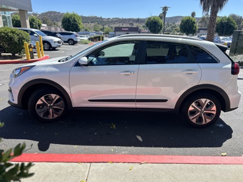 Used 2019 Kia Niro EX image 4