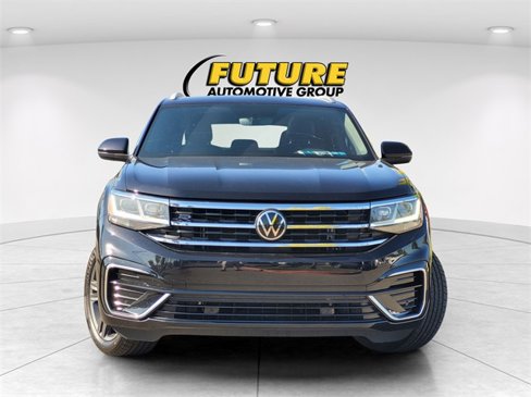 Used 2020 Volkswagen Atlas Cross Sport SE w/ Panoramic Sunroof Package image 2
