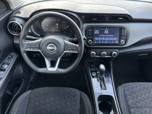 Used 2023 Nissan Kicks SV image 3