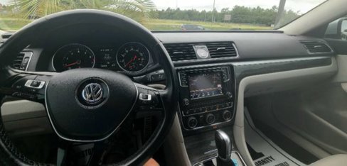 Used 2017 Volkswagen Passat 1.8T SEL Premium image 9