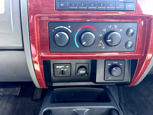 Used 2005 Dodge Dakota SLT image 25
