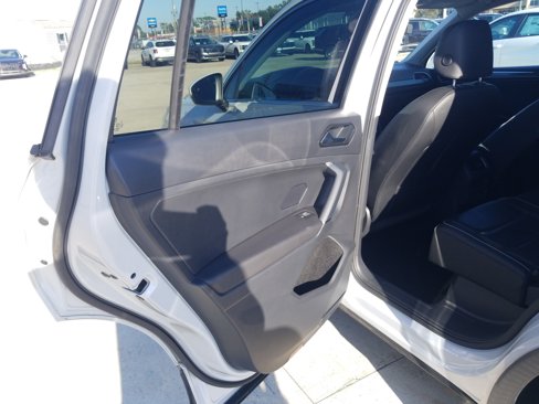Used 2018 Volkswagen Tiguan SEL Premium image 10