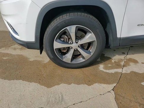 Used 2019 Jeep Cherokee Limited image 9