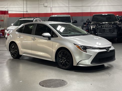 Used 2020 Toyota Corolla LE image 2