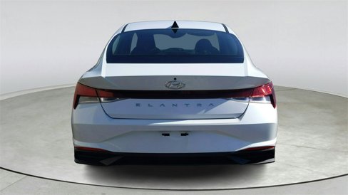 Used 2021 Hyundai Elantra SE image 5
