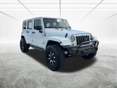 Used 2014 Jeep Wrangler Unlimited Sahara w/ Max Tow Package image 2