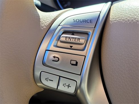 Used 2015 Nissan Rogue SV image 24