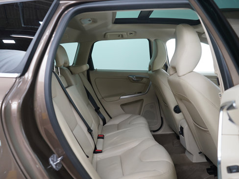 Used 2015 Volvo XC60 T6 Platinum image 11