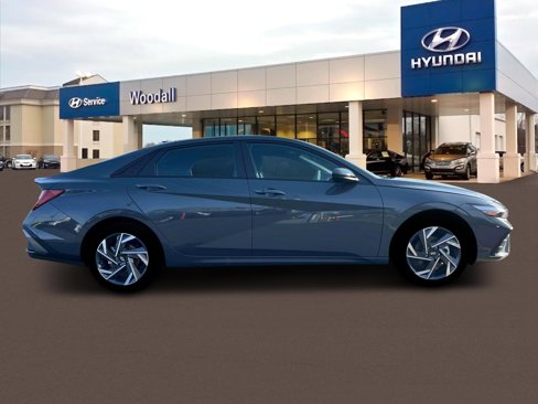 New 2025 Hyundai Elantra SEL image 9