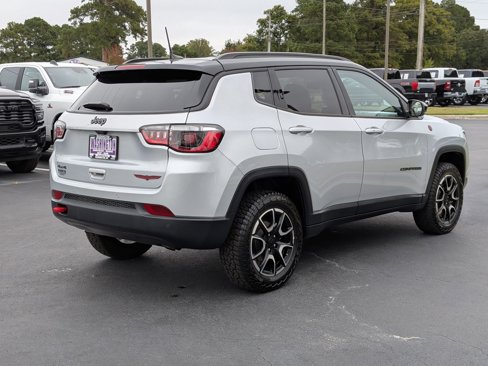 Used 2024 Jeep Compass Trailhawk image 5