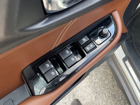 Used 2019 Subaru Outback 2.5i Touring image 12