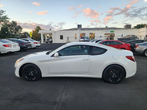 Used 2013 Hyundai Genesis 2.0T image 2