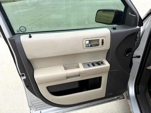 Used 2010 Ford Flex SE image 11