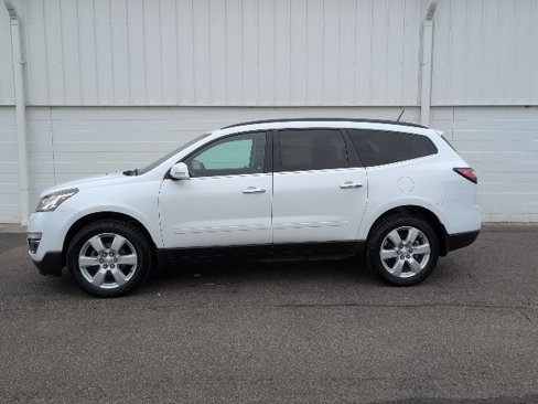 Used 2017 Chevrolet Traverse LT w/ Style and Technology Package image 3