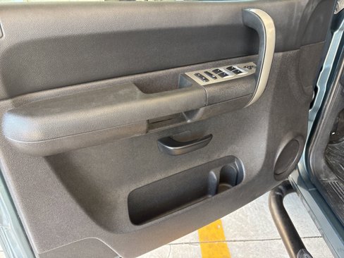 Used 2007 Chevrolet Silverado 3500 LT w/ EZ-Lift Tailgate Package image 5