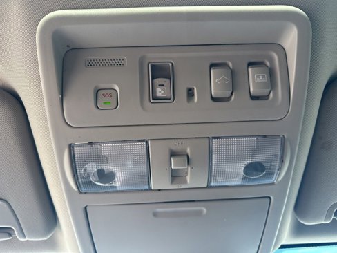 Used 2020 Nissan Titan SL w/ Moonroof Package image 25