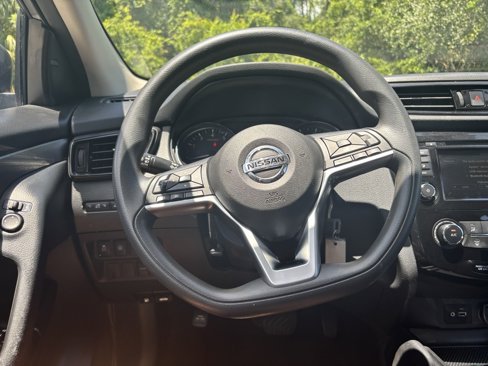 Used 2021 Nissan Rogue Sport S image 11