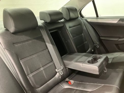 Used 2017 Volkswagen Jetta SE image 49