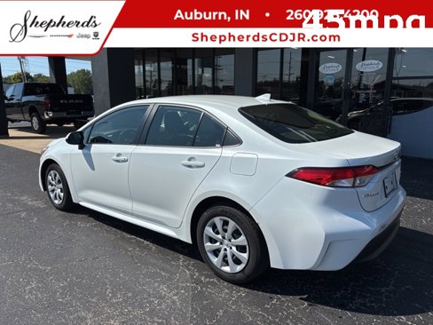 Used 2024 Toyota Corolla LE image 5
