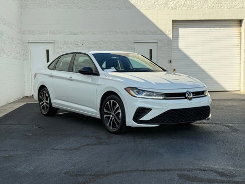 Used 2025 Volkswagen Jetta Sport image 6