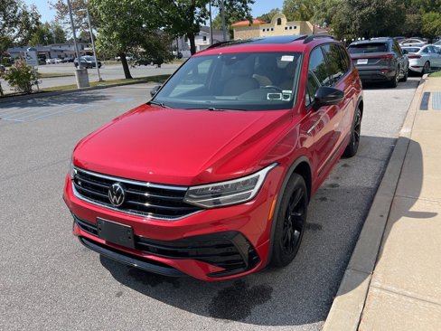 Used 2024 Volkswagen Tiguan SE R-Line image 44