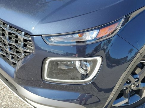 Certified 2020 Hyundai Venue image 16