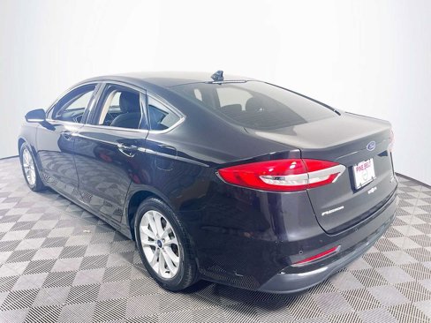 Used 2019 Ford Fusion SE image 6