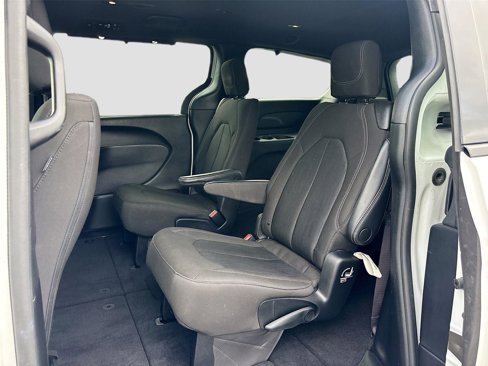 Used 2021 Chrysler Pacifica Touring w/ S Appearance Package image 26