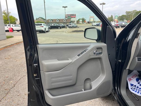 Used 2018 Nissan Frontier SV image 12