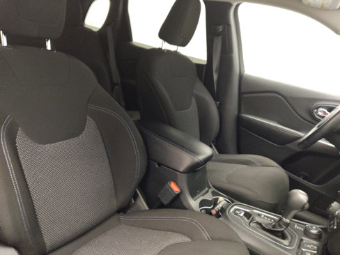Used 2019 Jeep Cherokee Latitude w/ Cold Weather Group image 21