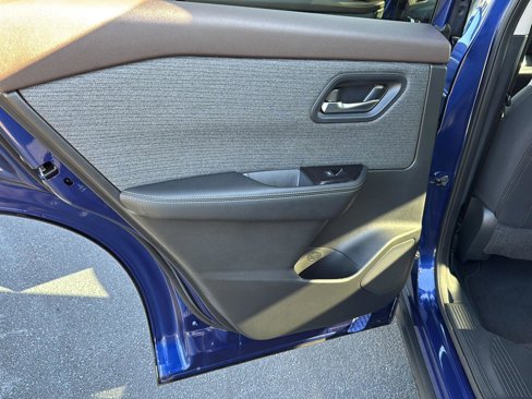 Used 2023 Nissan Rogue SV image 15