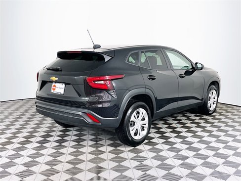 Certified 2025 Chevrolet Trax LS image 9