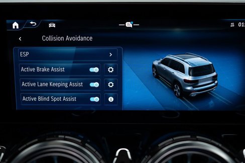 Used 2024 Mercedes-Benz GLB 250 4MATIC w/ Driver Assistance Package image 29