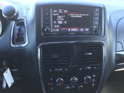Used 2018 Dodge Grand Caravan SXT image 9