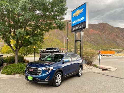 Used 2021 GMC Terrain SLE w/ Driver Convenience Package image 1