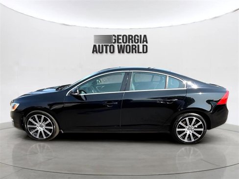 Used 2018 Volvo S60 T5 Inscription Platinum image 2