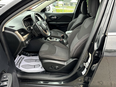 Used 2015 Jeep Cherokee Latitude w/ Comfort/Convenience Group image 8