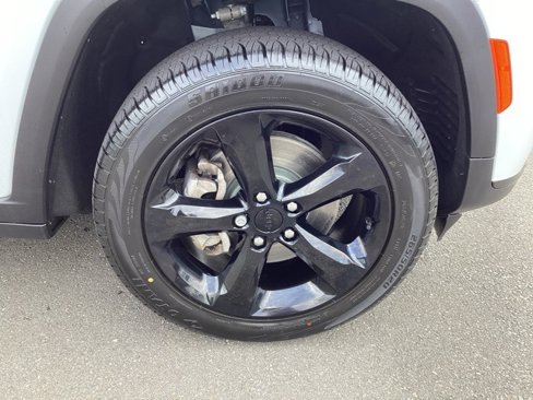 Used 2022 Jeep Grand Cherokee L Laredo image 12